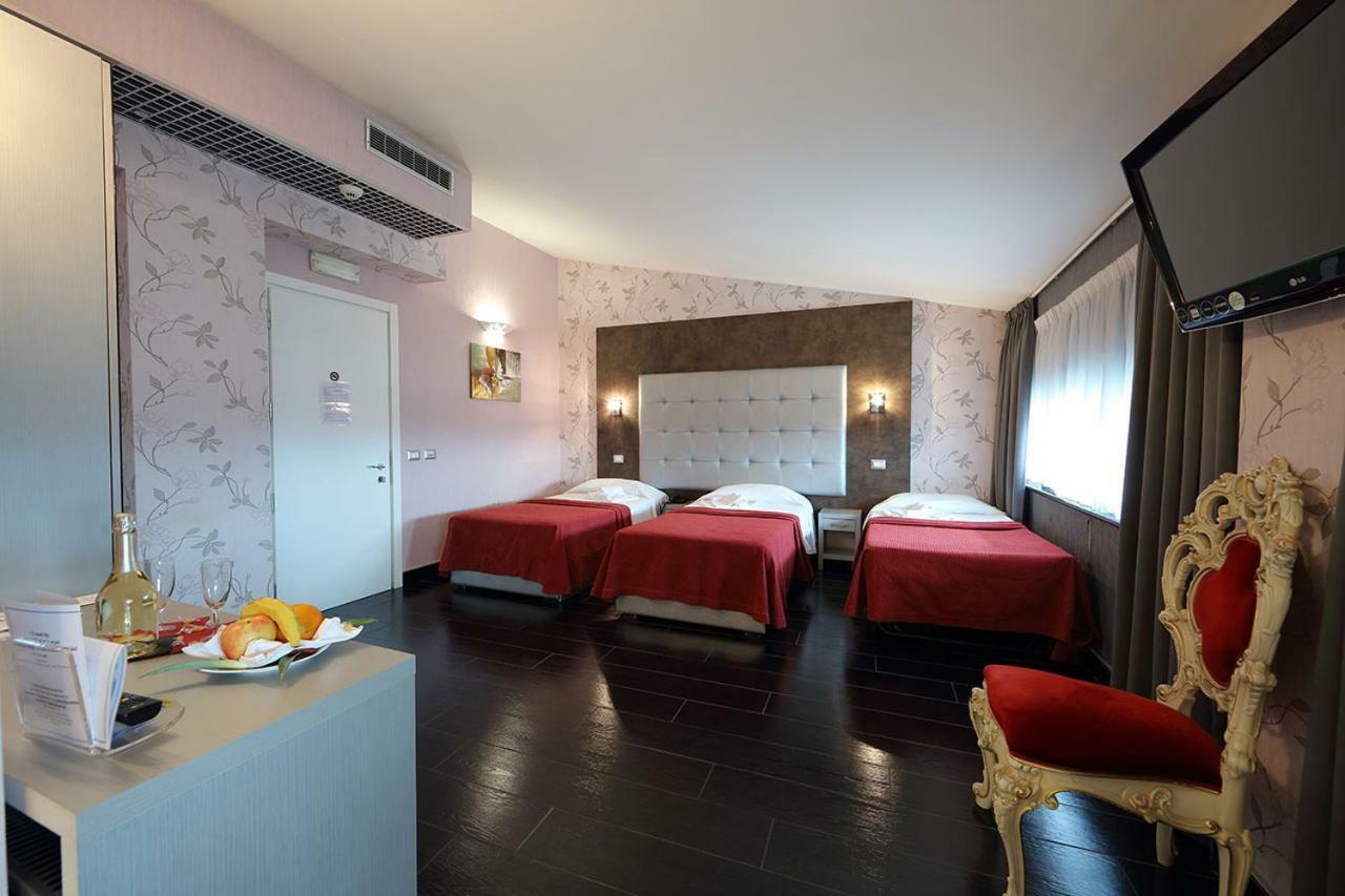 Hotel Relax Roma Nord Fiano Romano Esterno foto